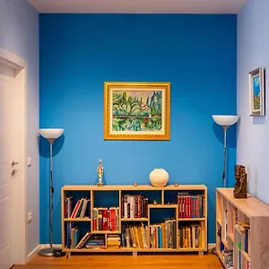 Centre Lions Gate 3 Apartment